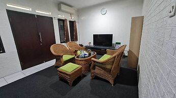 EXPRESS O 92035 Rumah Singgah 8b Syariah