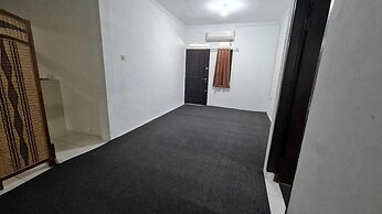 EXPRESS O 92035 Rumah Singgah 8b Syariah