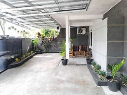 EXPRESS O 92035 Rumah Singgah 8b Syariah