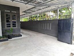 EXPRESS O 92035 Rumah Singgah 8b Syariah