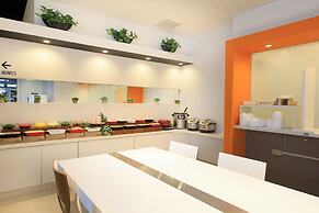 Quintessa Hotel Kokura Comic&Books