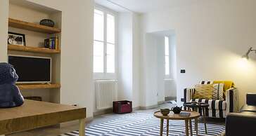 Charming Modern Apartment