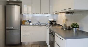 Charming Modern Apartment