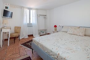 Cottage on the Lake in Lezzeno