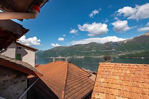 Cottage on the Lake in Lezzeno