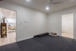 Beautiful Pet Friendly 1BR Cottage With Patio