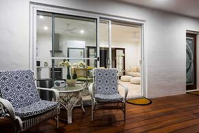 Beautiful Pet Friendly 1BR Cottage With Patio