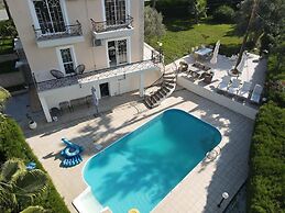 Amazing 4-bed Villa in Limassol