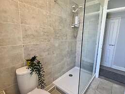 Sunny 2-Bedroom flat in Hoddesdon