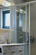 Flat with stunning views & prv parking