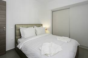 Flat with stunning views & prv parking