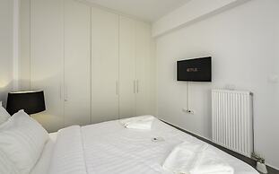 Flat with stunning views & prv parking