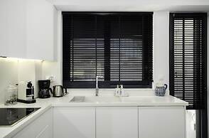 Flat with stunning views & prv parking