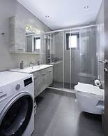 Flat with stunning views & prv parking