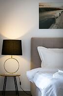 Flat with stunning views & prv parking