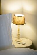 Flat with stunning views & prv parking