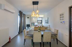 Flat with stunning views & prv parking