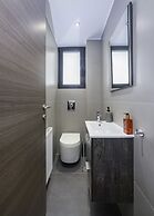 Flat with stunning views & prv parking