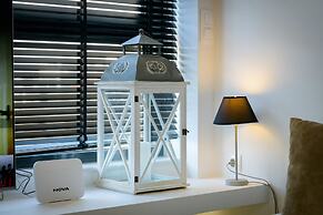 Flat with stunning views & prv parking