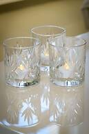 Flat with stunning views & prv parking