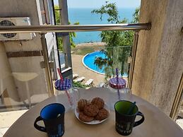 July Morning Seaside Resort