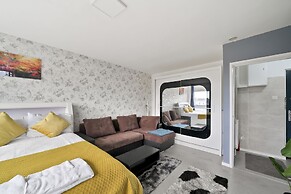 Impeccable 1-bed Apartment in London