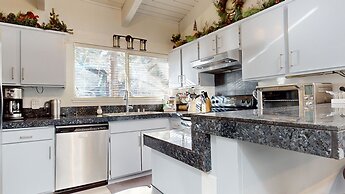 Mammoth Estates #225 2 Bedroom Condo by RedAwning