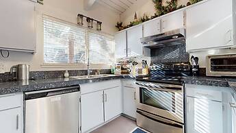 Mammoth Estates #225 2 Bedroom Condo by RedAwning