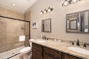 Mountain Haus 4 Bedroom Home by RedAwning