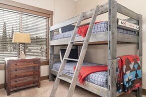 Mountain Haus 4 Bedroom Home by RedAwning