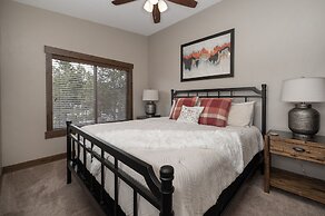 Mountain Haus 4 Bedroom Home by RedAwning