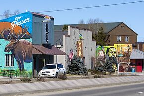 Mountain Haus 4 Bedroom Home by RedAwning