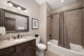 Mountain Haus 4 Bedroom Home by RedAwning