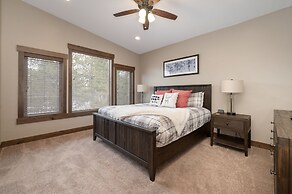 Mountain Haus 4 Bedroom Home by RedAwning