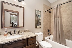 Mountain Haus 4 Bedroom Home by RedAwning