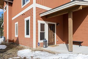 Mountain Haus 4 Bedroom Home by RedAwning