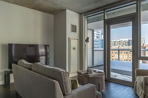 Luxury Apartment With Private Office & Terrace