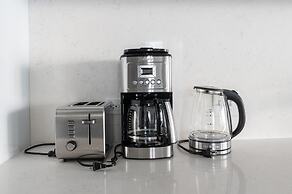 Luxury Apartment With Private Office & Terrace