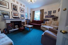 OYO Lord Kitcheners Guest House