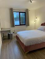 Gardenside, Free Private Parking