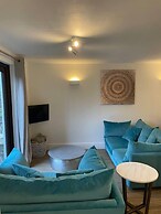 Gardenside, Free Private Parking