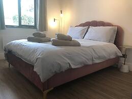 Gardenside, Free Private Parking