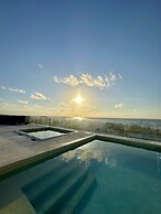 Comfortable Condo Amazing Rooftop