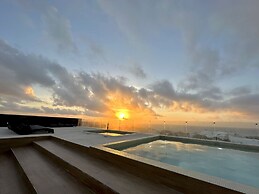 Comfortable Condo Amazing Rooftop