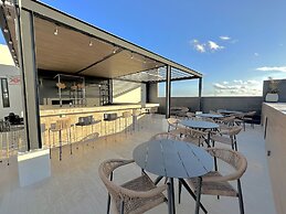 Comfortable Condo Amazing Rooftop