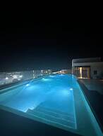 Comfortable Condo Amazing Rooftop