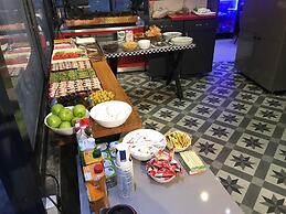 Galatagreenapple Hotel