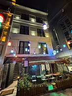 Galatagreenapple Hotel