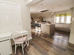 Butterchurn Apartment