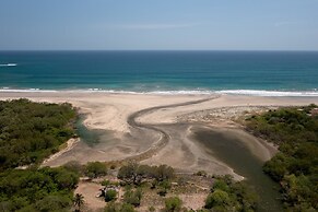 Villas VR Beachwalk Avellanas